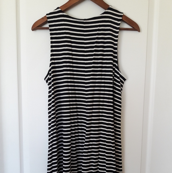 EUC Black & White Stripe Swing Dress Sz L - Picture 2 of 7